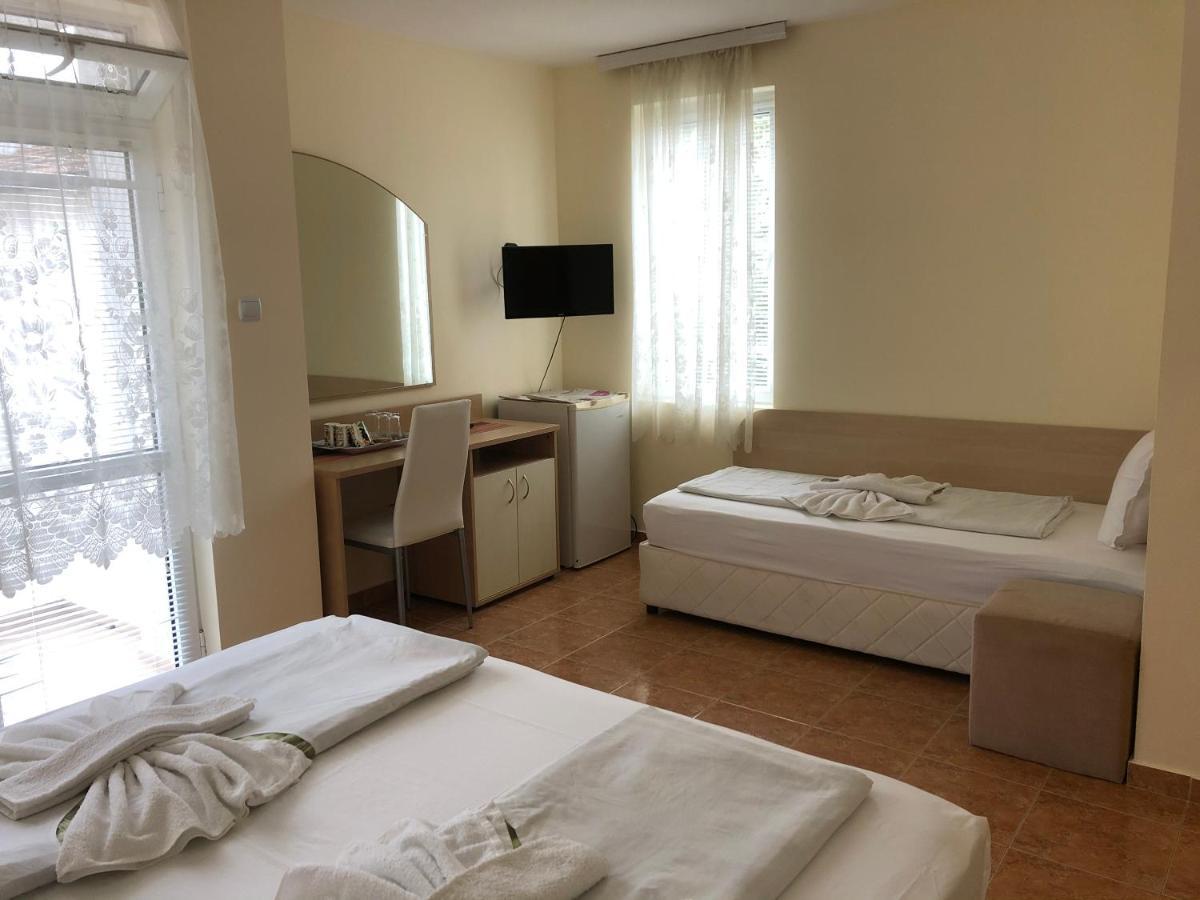 Borko Guest House Primorsko Esterno foto
