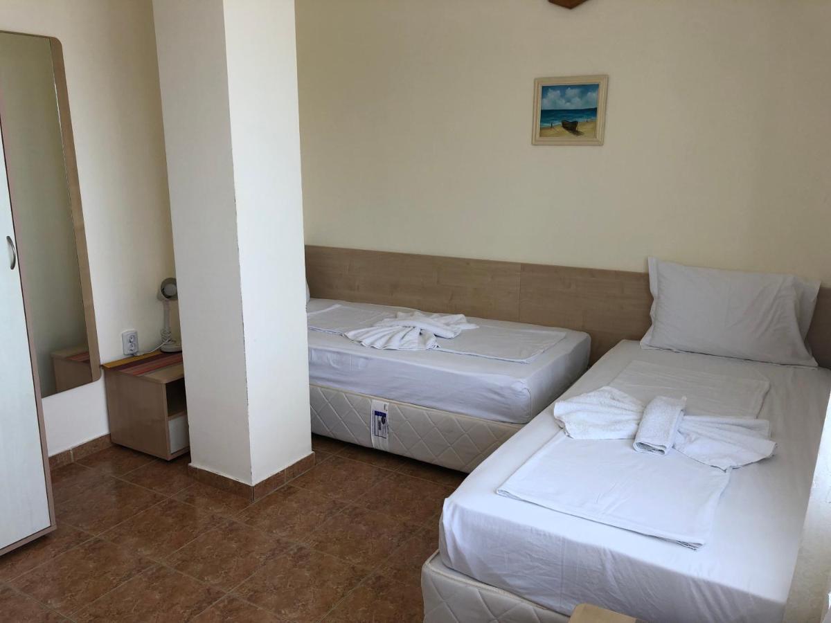 Borko Guest House Primorsko Esterno foto