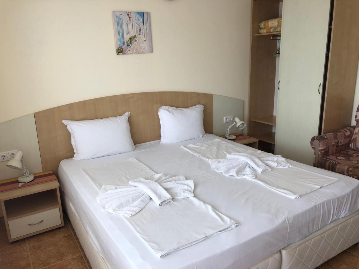 Borko Guest House Primorsko Esterno foto