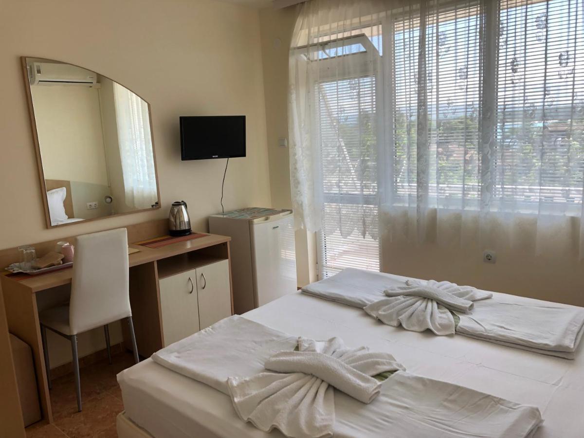Borko Guest House Primorsko Esterno foto