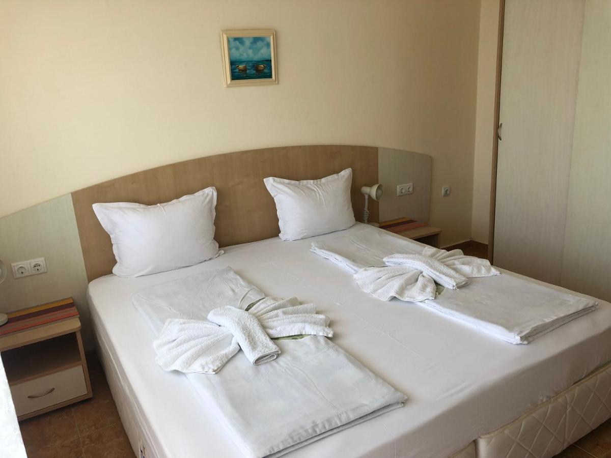 Borko Guest House Primorsko Esterno foto