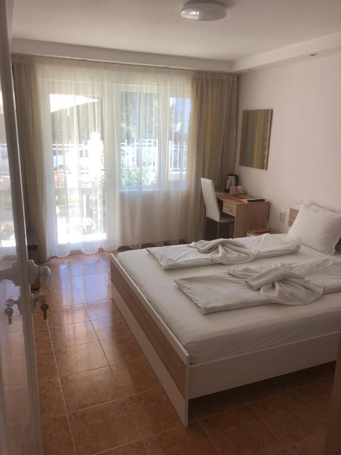 Borko Guest House Primorsko Esterno foto