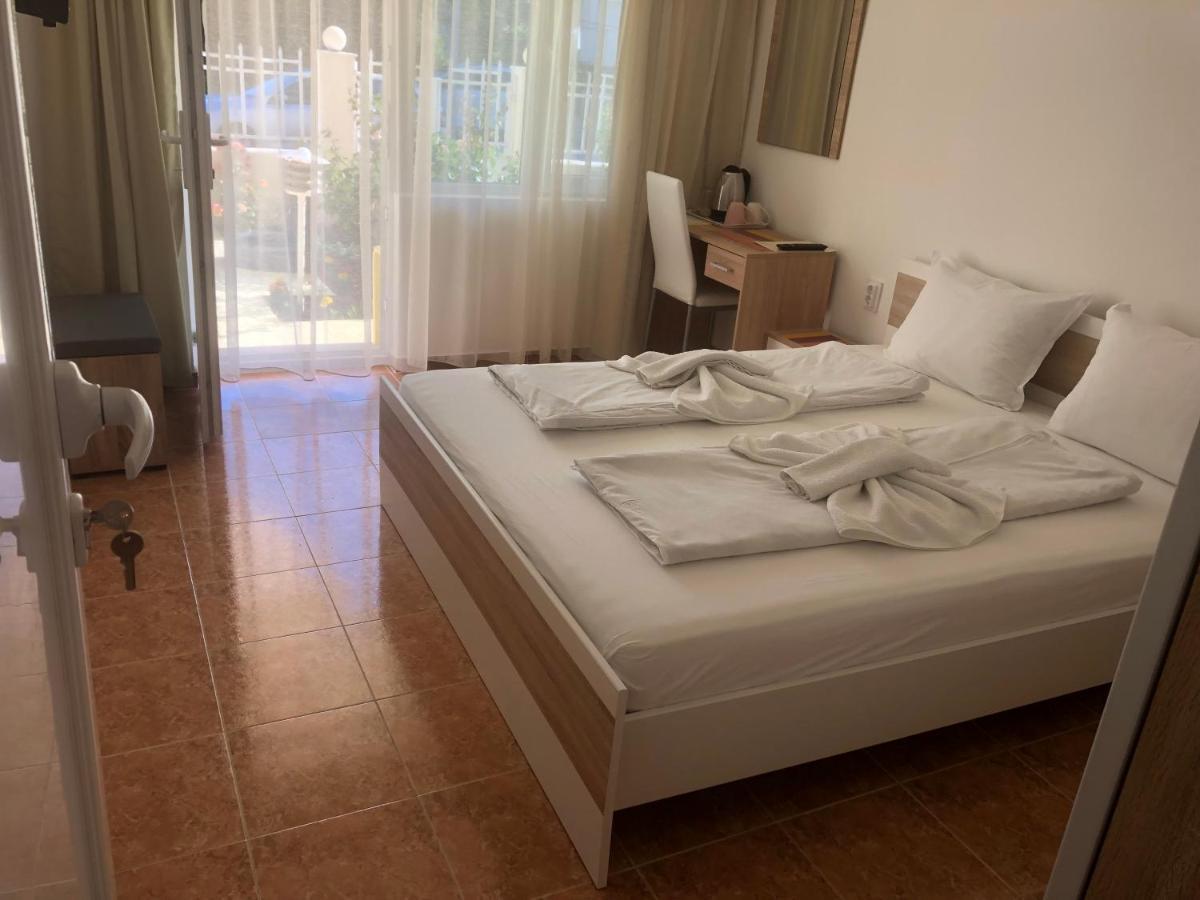 Borko Guest House Primorsko Esterno foto
