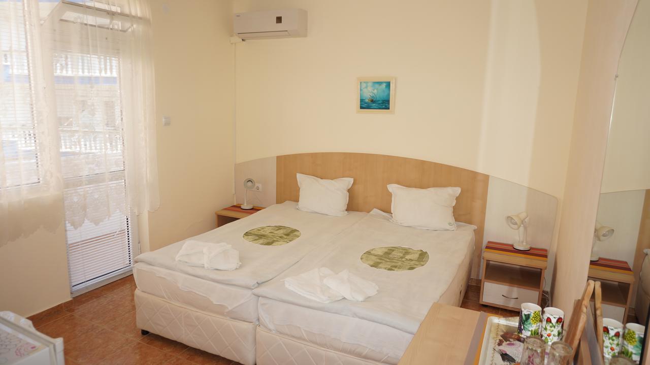Borko Guest House Primorsko Esterno foto